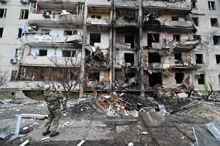 Tropas rusas se acercan a Kiev desde el norte y el este