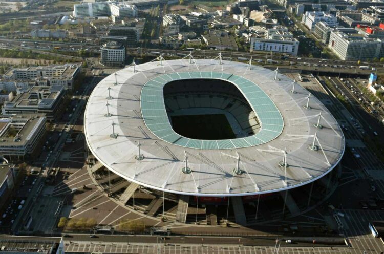 UEFA traslada la final de Champions de San Petersburgo al Stade de France en París