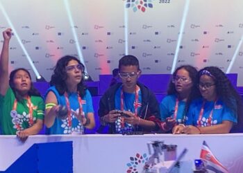 El equipo representante en la FIRST Global Challenge. Foto: AGETIC