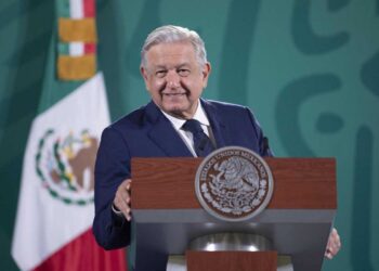 Presidente de México retoma sus actividades públicas tras contagio de COVID-19