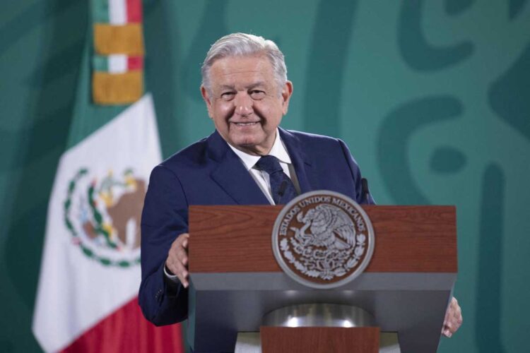 Presidente de México retoma sus actividades públicas tras contagio de COVID-19