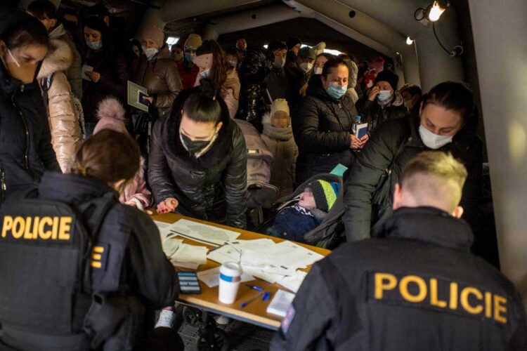 El número de refugiados ucranianos aumentó en 200.000 personas en 24 horas