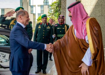 El jefe del gobierno alemán Olaf Scholz visitó este sábado a Arabia Saudita. Foto: AFP