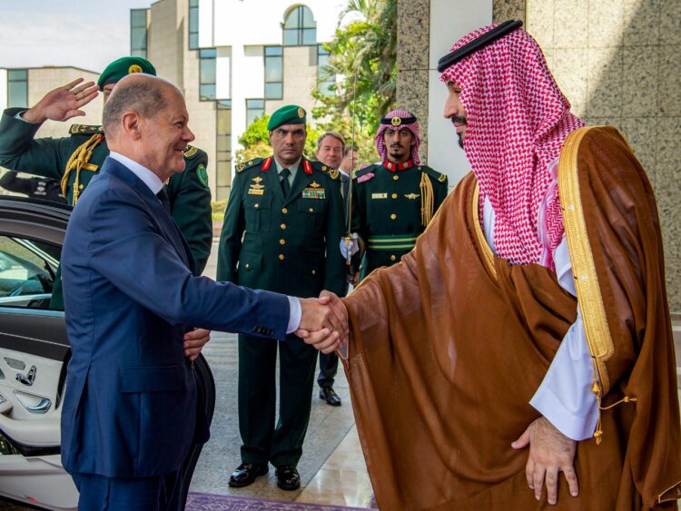 El jefe del gobierno alemán Olaf Scholz visitó este sábado a Arabia Saudita. Foto: AFP