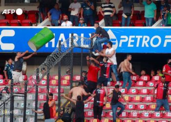 Suman 26 heridos por violencia en partido de fútbol de México