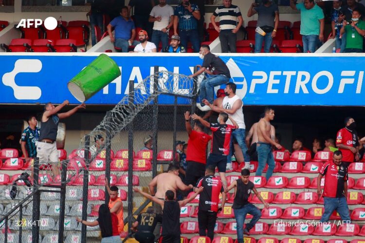 Suman 26 heridos por violencia en partido de fútbol de México