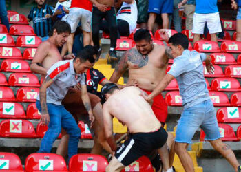 Restringen en México entrada de aficionados visitantes a estadios de fútbol por violencia