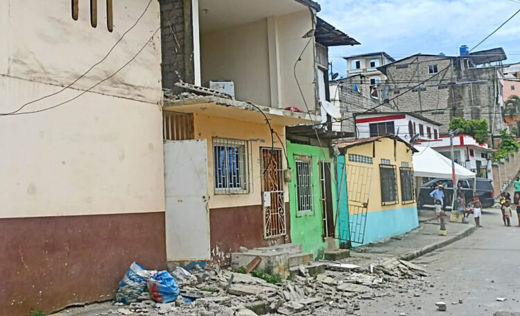 Un muerto en sismo de magnitud 6 frente a costa de Ecuador