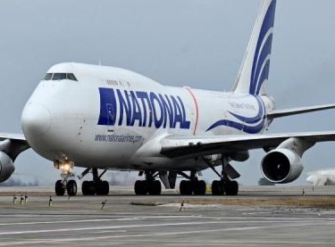 Ucrania promete mantener abierto su espacio aéreo pese a amenaza de Rusia