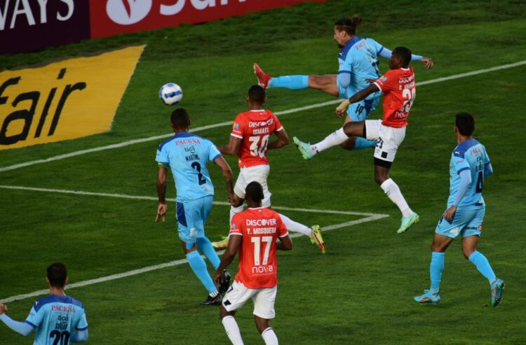 Bolívar empata ante Católica en casa y se complica en la Libertadores