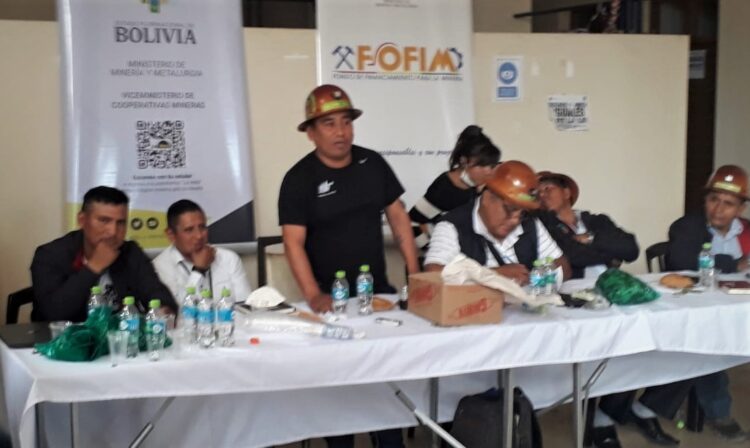 Socializan reglamento que facilita a las cooperativas mineras acceder a crédito