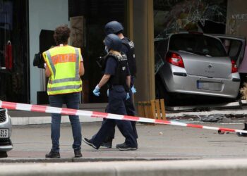 Un muerto y ocho heridos por vehículo que atropella a transeúntes en Berlín