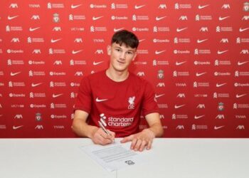 El joven escocés Calvin Ramsay ficha por el Liverpool