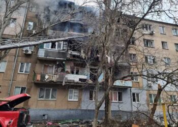 Bombardeos alcanzan hospitales en ciudad del sur de Ucrania