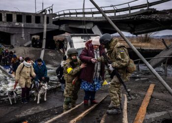 Ucrania rechaza corredores humanitarios y se prepara para nuevos ataques
