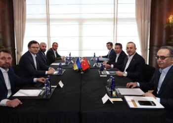 ‘No hubo avances’ para un alto el fuego en reunión en Turquía, según ministro ucraniano