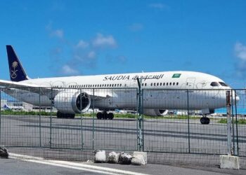 Avión con el presidente de Sri Lanka a bordo aterriza en Singapur