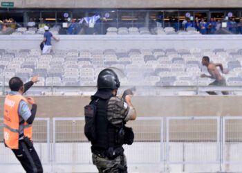Suman 22 detenidos por violencia en partido del Quéretaro de México