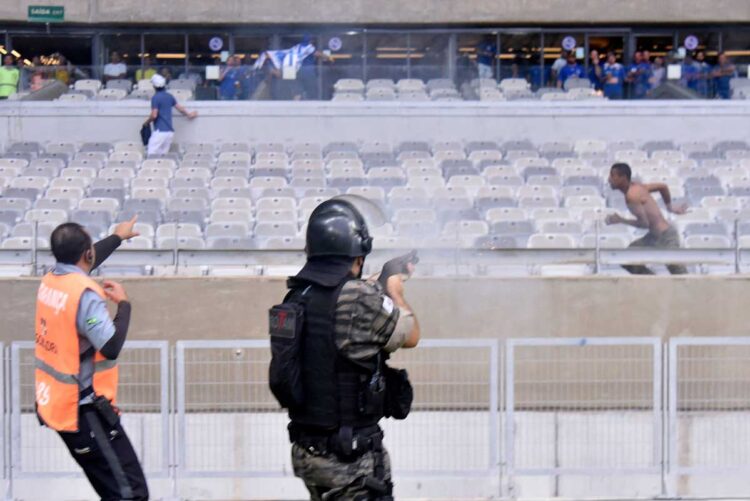 Suman 22 detenidos por violencia en partido del Quéretaro de México