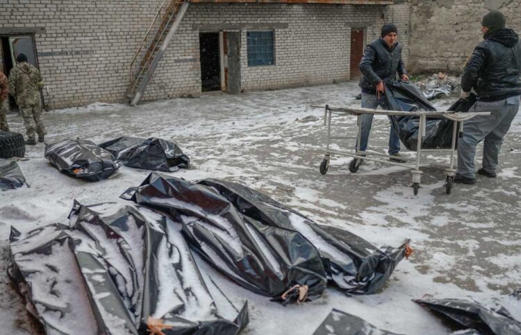 Los cadáveres se amontonan en la morgue de la ciudad ucraniana de Mikolaiv