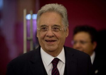 Fernando Cardoso, expresidente de Brasil, fue  internado por fractura en el fémur