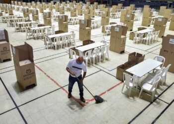 Colombianos renuevan Congreso camino a unas presidenciales que podrían ser históricas
