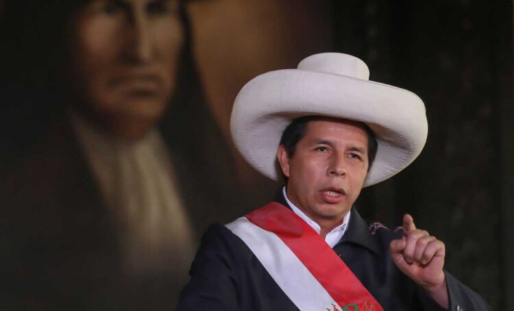 Presidente de Perú y su esposa enfrentan audiencias judiciales