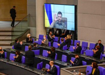 Zelenski pide a Alemania que derribe el nuevo ‘Muro’ erigido por Rusia en Europa