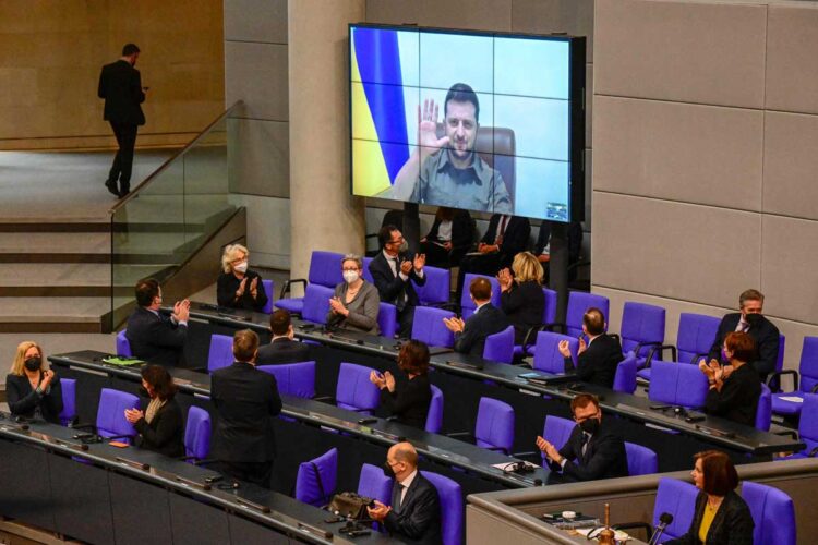 Zelenski pide a Alemania que derribe el nuevo ‘Muro’ erigido por Rusia en Europa