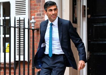 Rishi Sunak, un multimillonario de origen indio en cabeza para suceder a Johnson
