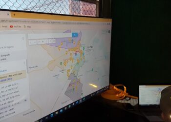 Centro de monitoreo en el camión multiproposito de la Policía Boliviana. Foto: Pedro Luna