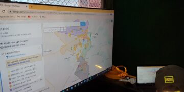 Centro de monitoreo en el camión multiproposito de la Policía Boliviana. Foto: Pedro Luna