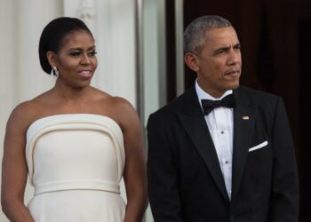 Tras dejar el cargo en 2017, tanto Obama como su esposa Michelle escribieron sendos best-sellers de memorias. Foto: AFP