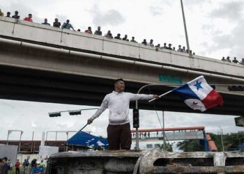 Crisis se prolonga en Panamá con corte de rutas e intentos de saqueos