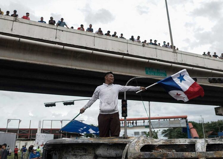 Crisis se prolonga en Panamá con corte de rutas e intentos de saqueos