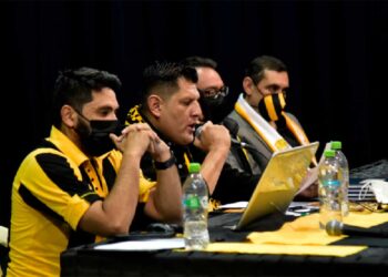 Asamblea disidente pide renuncia del presidente atigrado, Ronald Crespo