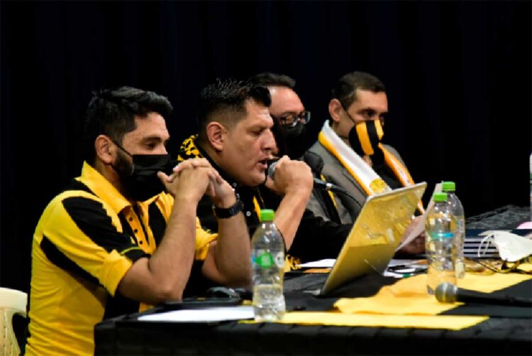 Asamblea disidente pide renuncia del presidente atigrado, Ronald Crespo