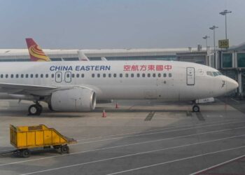 Un avión con 132 pasajeros se estrella en el suroeste de China