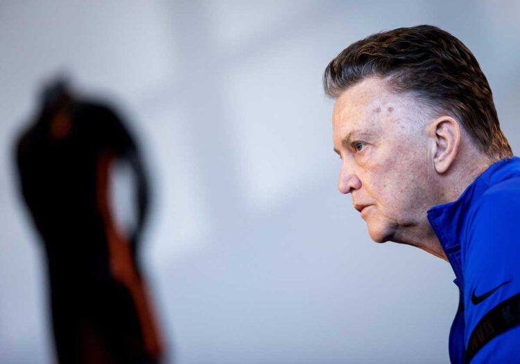 El seleccionador holandés Louis Van Gaal da positivo al COVID-19