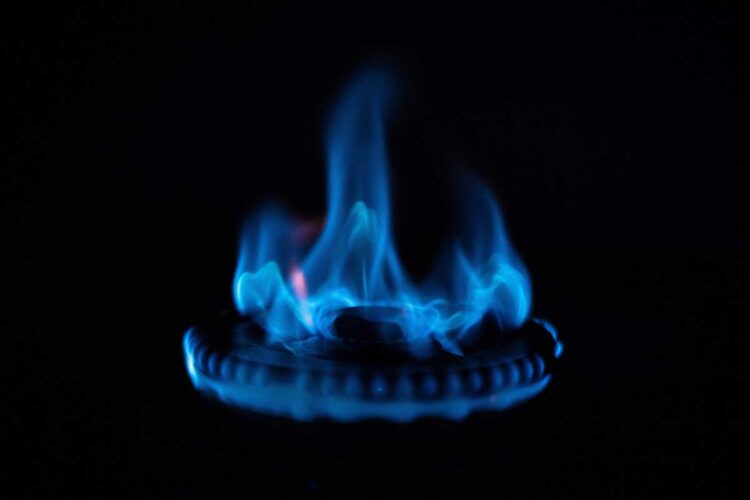 La demanda de petróleo sube en detrimento del gas, según la AIE