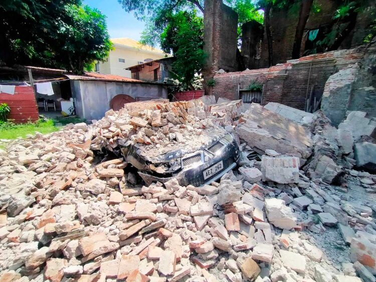 Al menos tres muertos tras un poderoso sismo en el norte de Filipinas