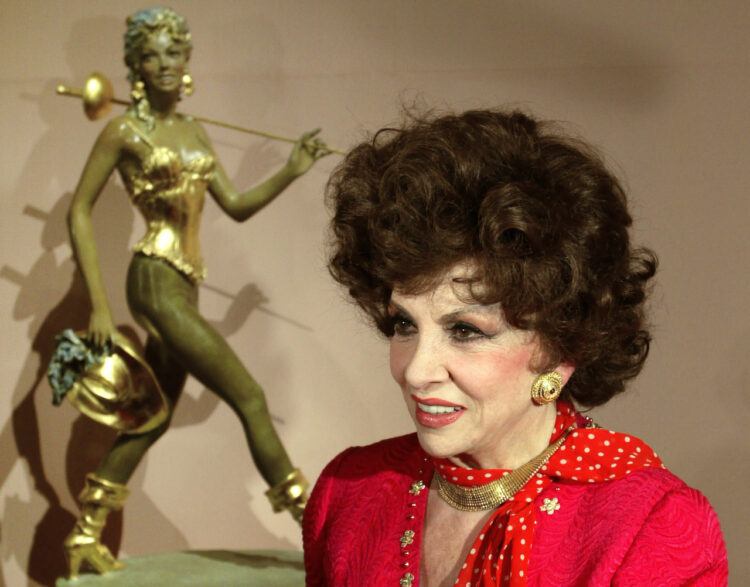 Gina Lollobrigida fue operada con éxito tras una fractura de fémur
