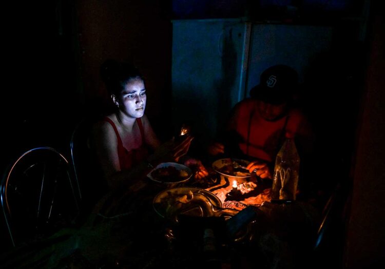 Los apagones agobian a los cubanos este verano