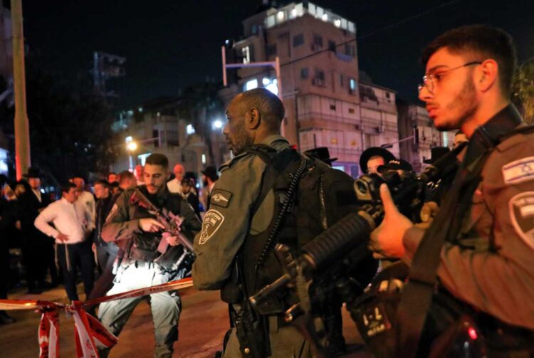Al menos cinco muertos por ataques armados en Tel Aviv