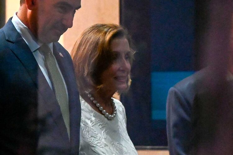 Pelosi inicia su gira por Asia en medio de tensiones entre EEUU y China