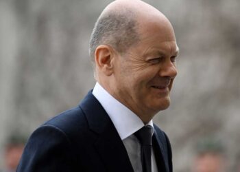Jefe de gobierno alemán pide a Putin ‘retirada completa’ de Ucrania