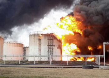 Ucrania bombardea depósito de gasolina en Rusia