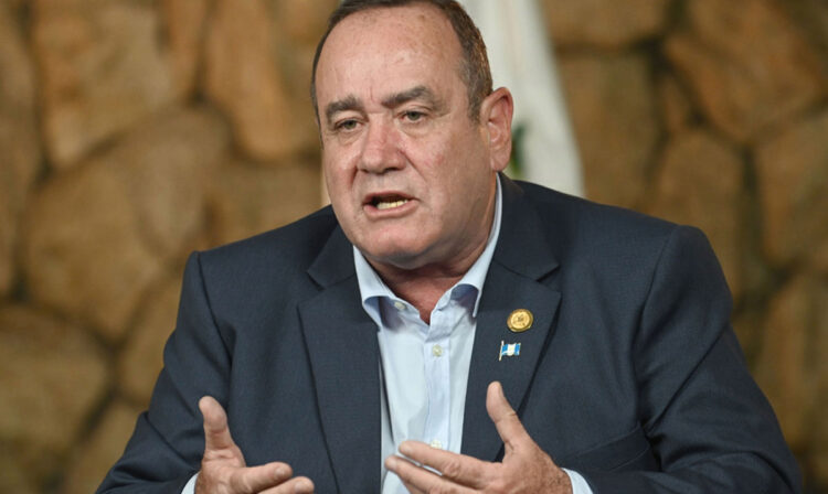 Militares repelen ‘posible’ ataque contra comitiva de presidente de Guatemala
