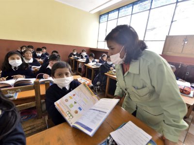 Ejecutivo y gobiernos subnacionales se reunirán la siguiente semana para tratar el retorno a clases