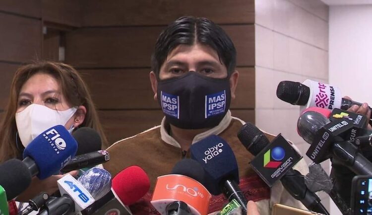 El diputado expulsado Rolando Cuéllar desafía al MAS y descarta renunciar a su curul